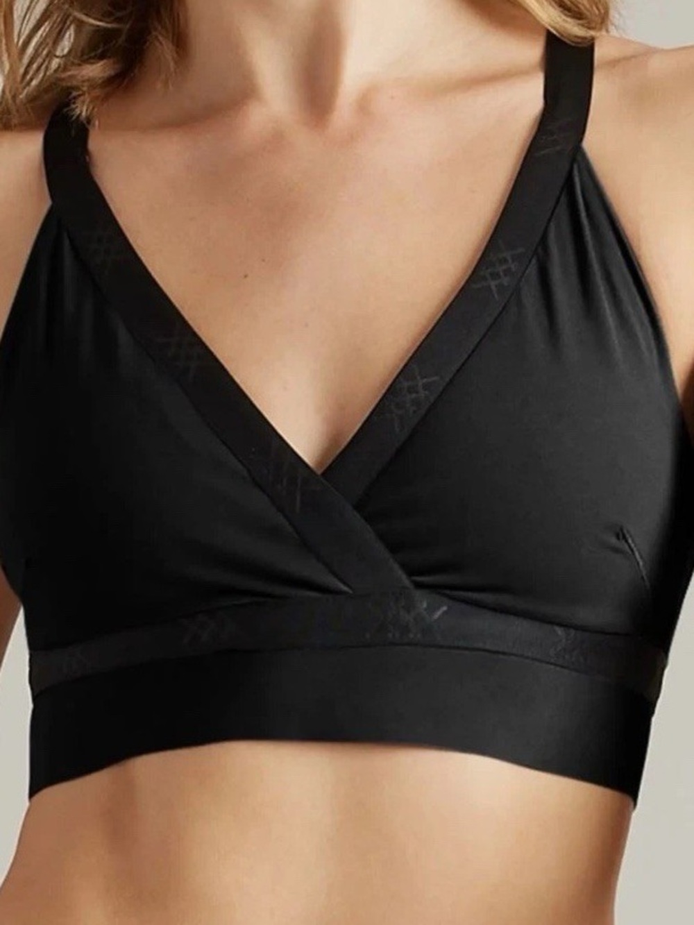 82. Rhone • NWT $68 USD Banded Hi-Form Sports Bra V Neck Crossback Black